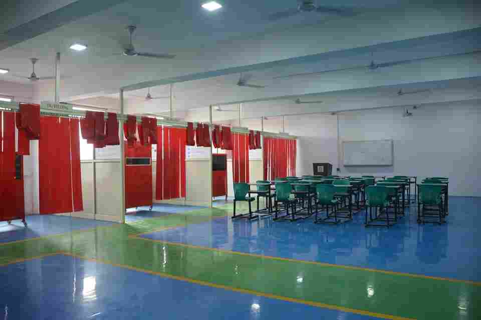 Maya Devi University Dehradun Classroom photo 4